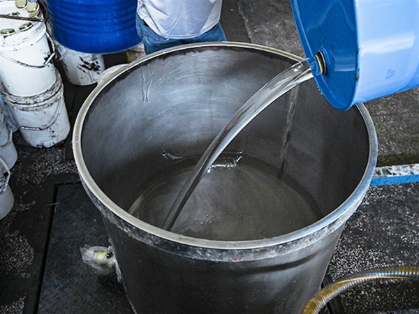 環(huán)氧膠生產(chǎn)車間